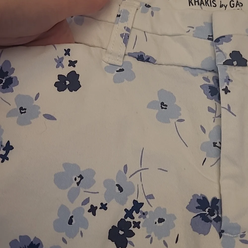 NWOT Khakis by GAP White with Blue Floral Print Pants with Pockets - Picture 6 of 13